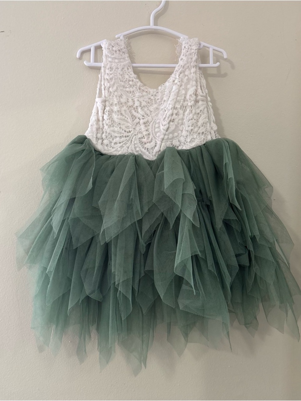 White and green lace and tulle dress toddler girl size 110 3T open v back